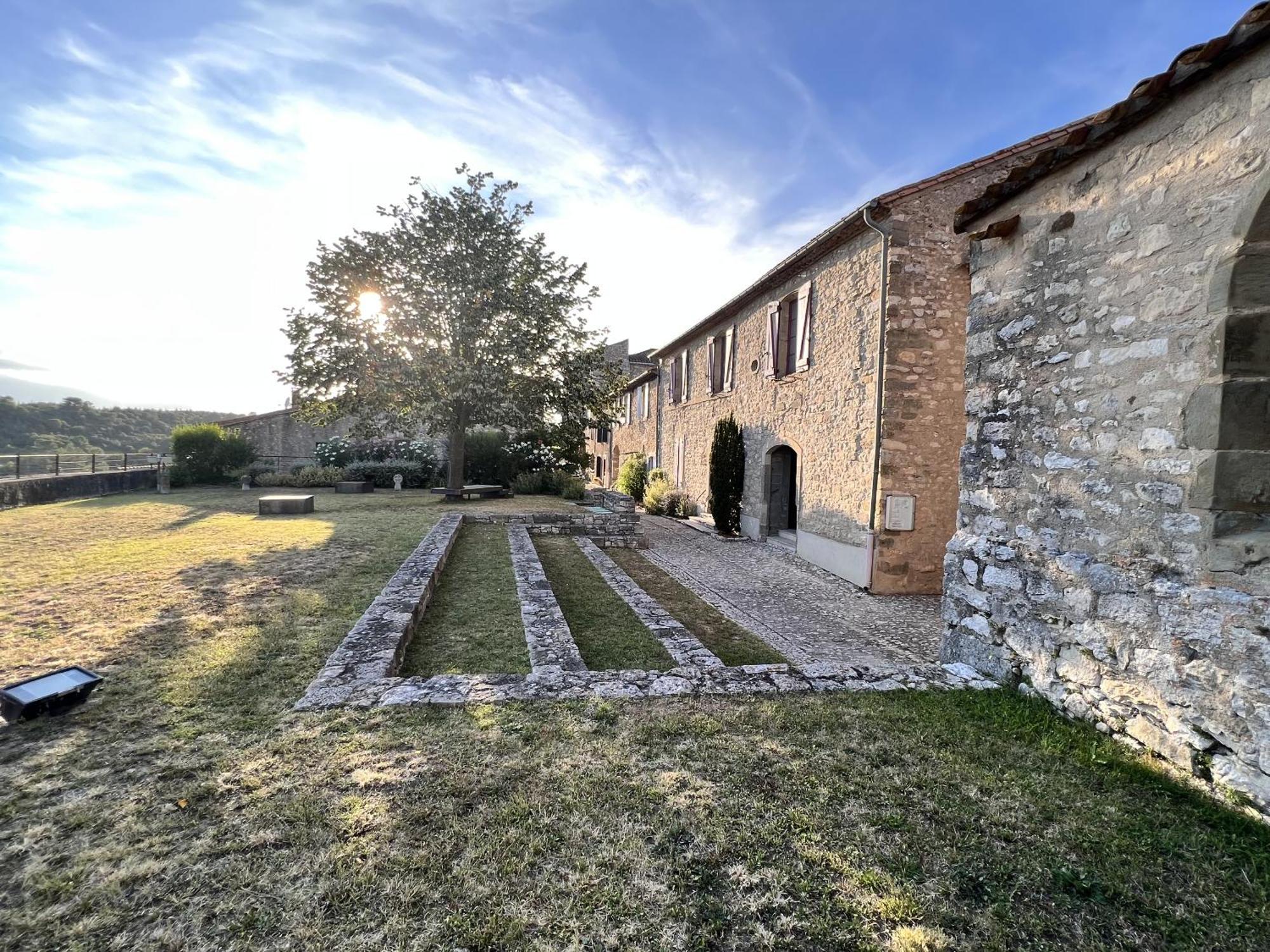 Logis Hotel Restaurant La Bergerie Aragon Exterior foto