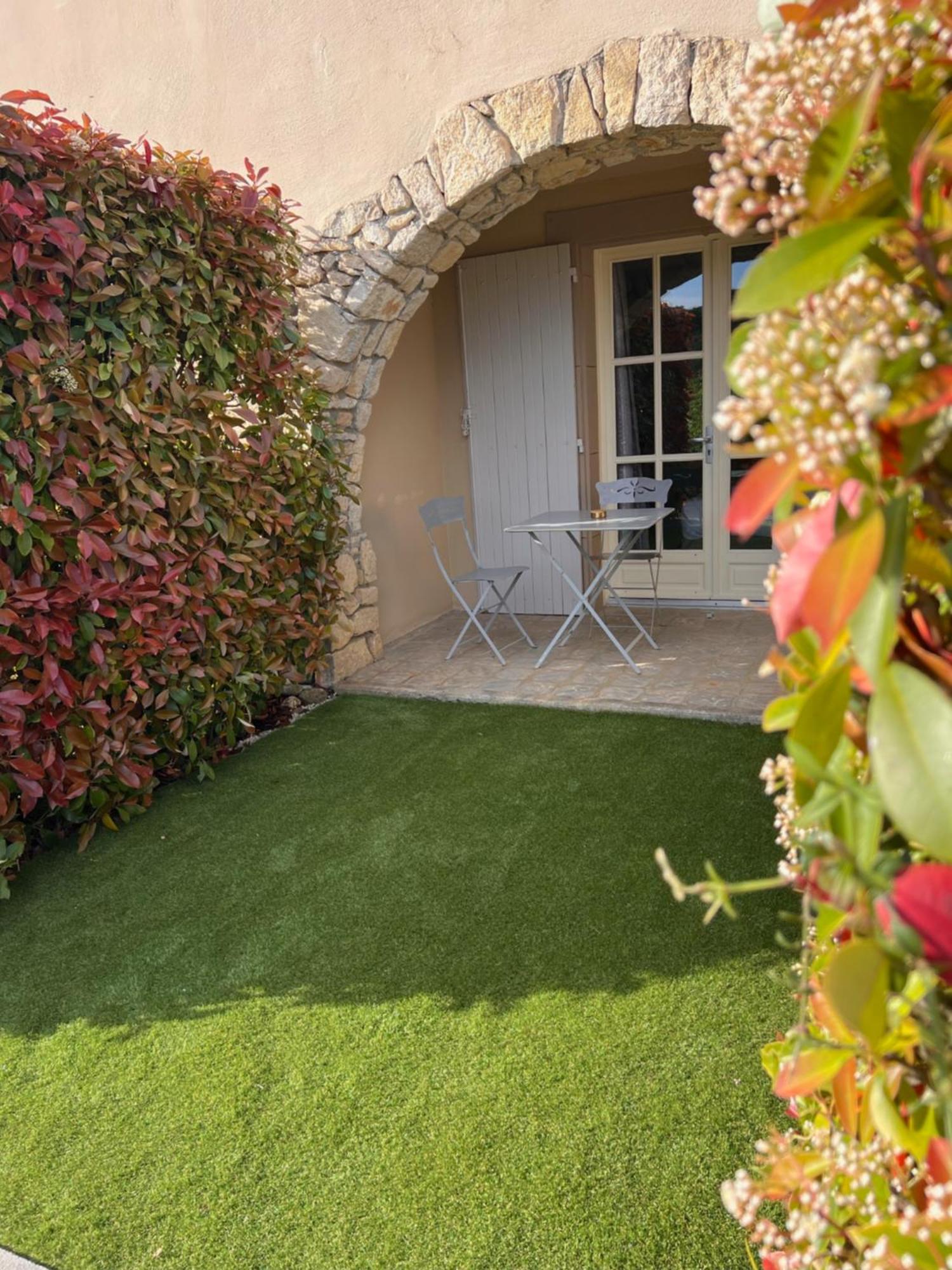 Logis Hotel Restaurant La Bergerie Aragon Exterior foto