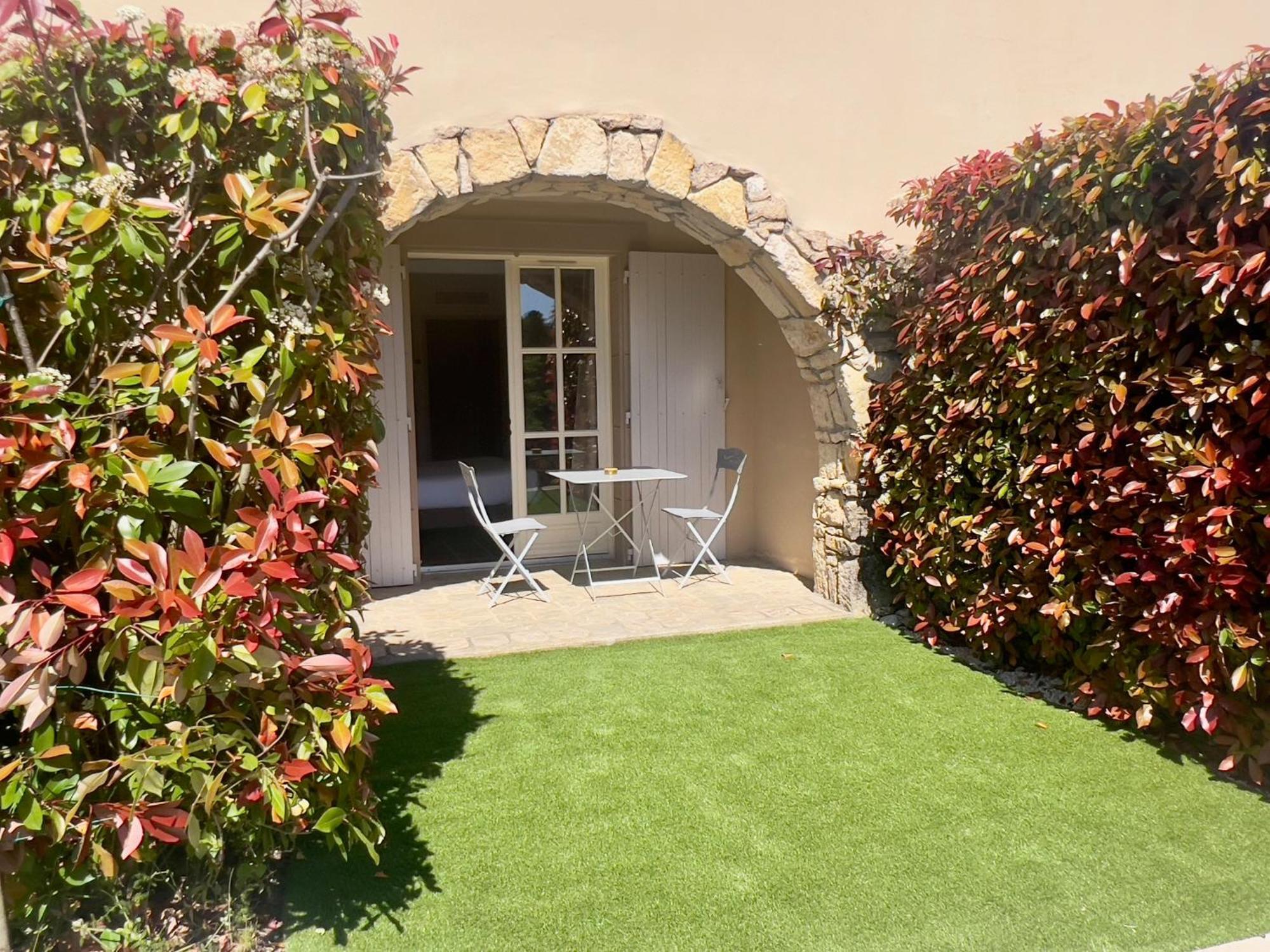 Logis Hotel Restaurant La Bergerie Aragon Exterior foto