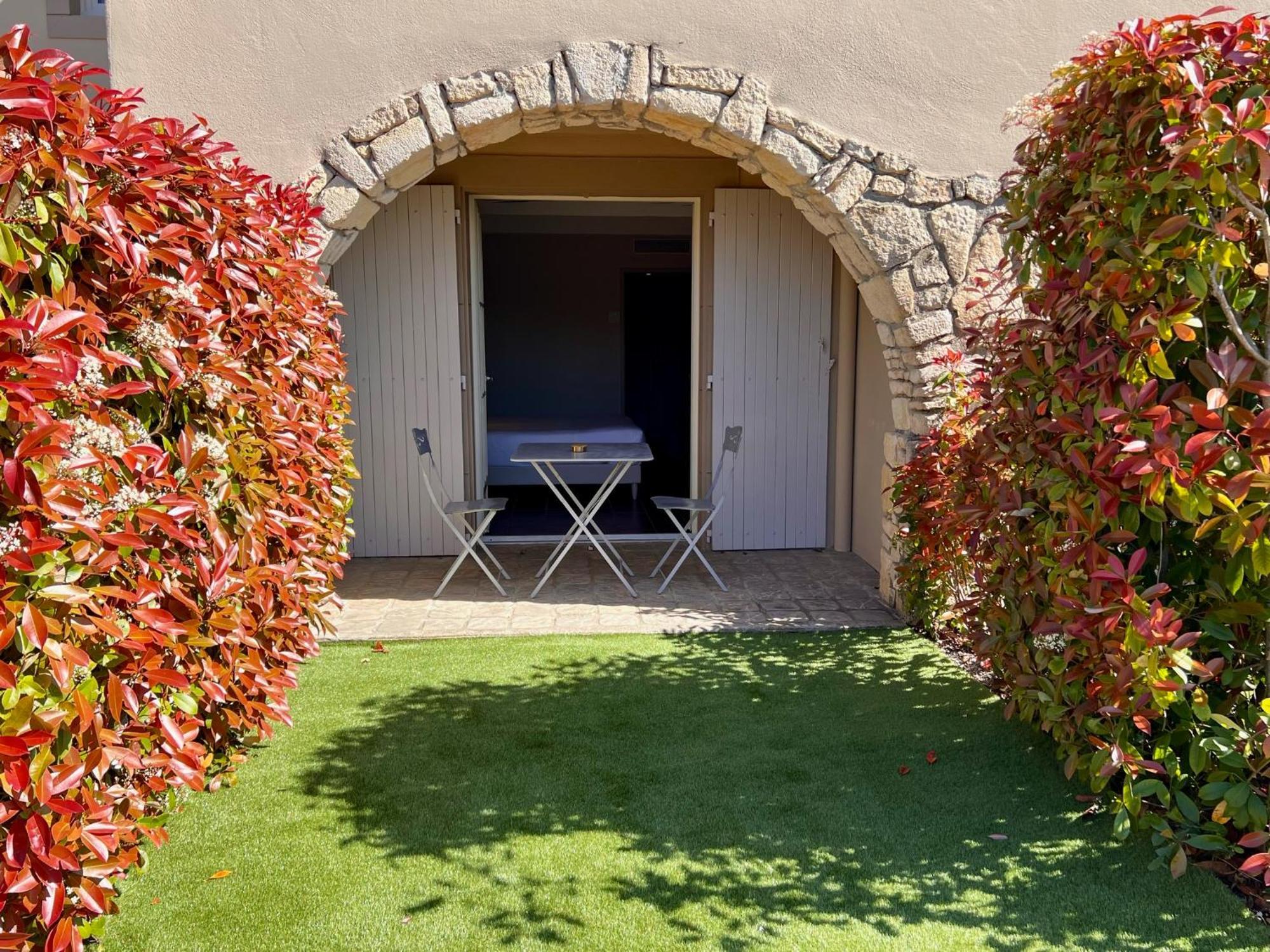 Logis Hotel Restaurant La Bergerie Aragon Exterior foto