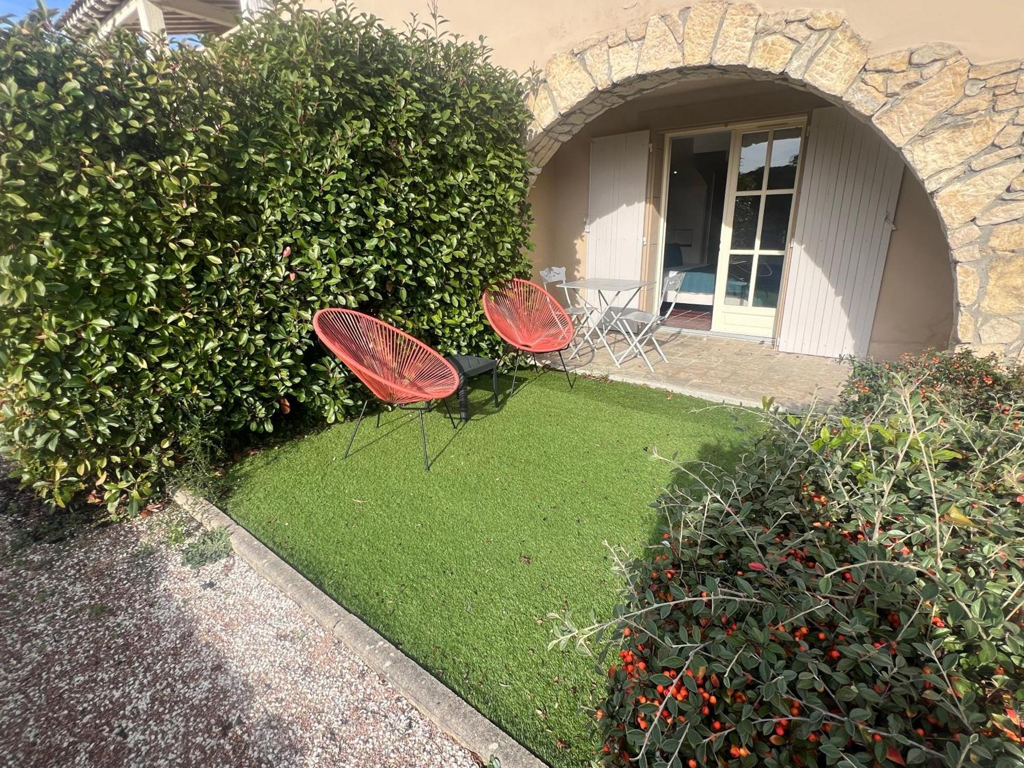Logis Hotel Restaurant La Bergerie Aragon Exterior foto