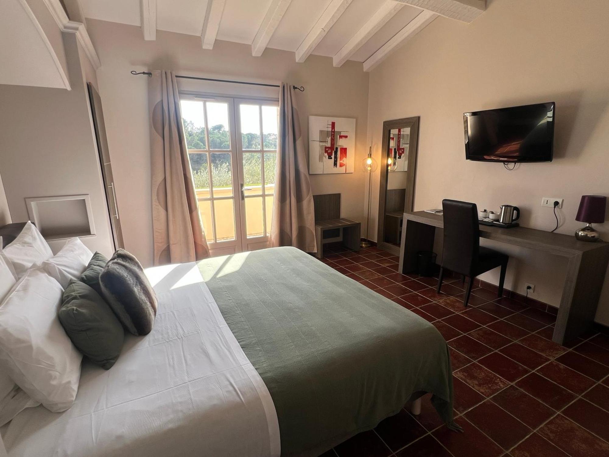 Logis Hotel Restaurant La Bergerie Aragon Exterior foto